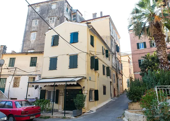 Ellis Old Town Apartment