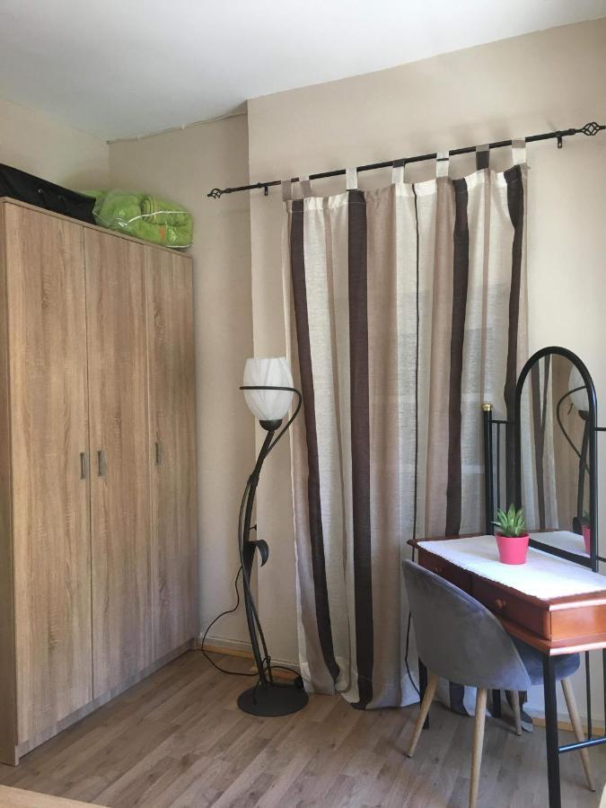 Ellis Old Town Apartment